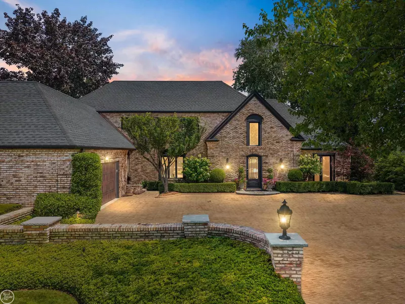 54 Belle Meade Street, Grosse Pointe, MI 48236