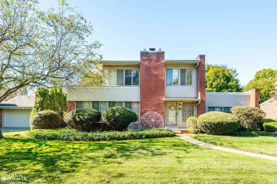 709 Lakepointe Street, Grosse Pointe Park, MI 48230