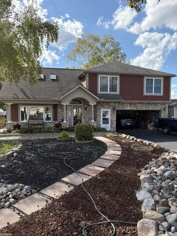 45465 Teal Court Court, New Baltimore, MI 48047