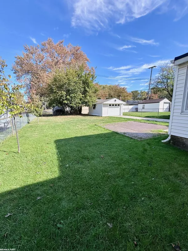 Saint Clair Shores, MI 48081,21527 Bon Heur Street