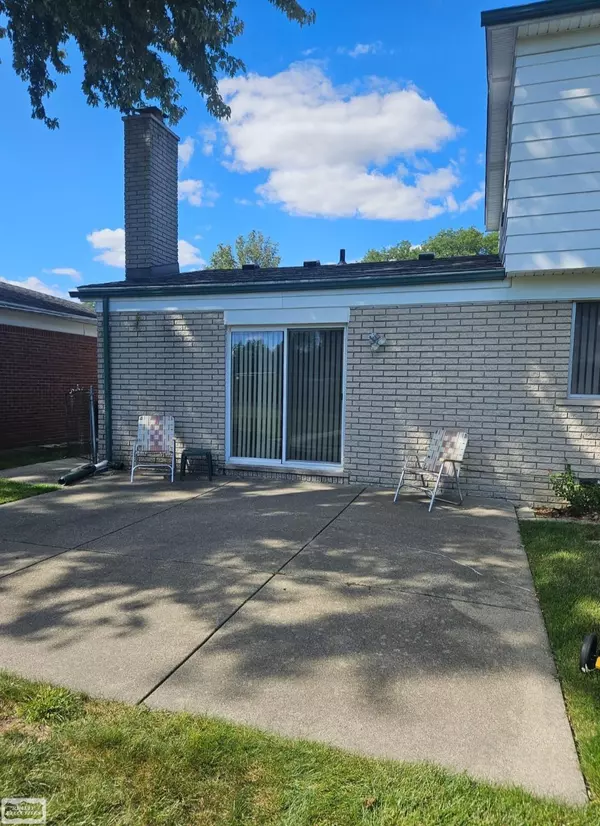 Warren, MI 48093,11562 Helen Roads