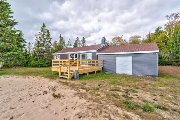 Manistique, MI 49854,3092 S Woodland Shores Trail
