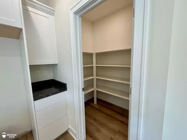 Grand Blanc, MI 48439,8092 Peninsula Circle