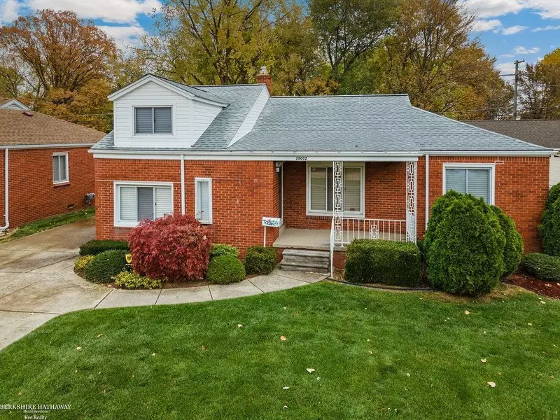 28002 Ruehle Street, Saint Clair Shores, MI 48081