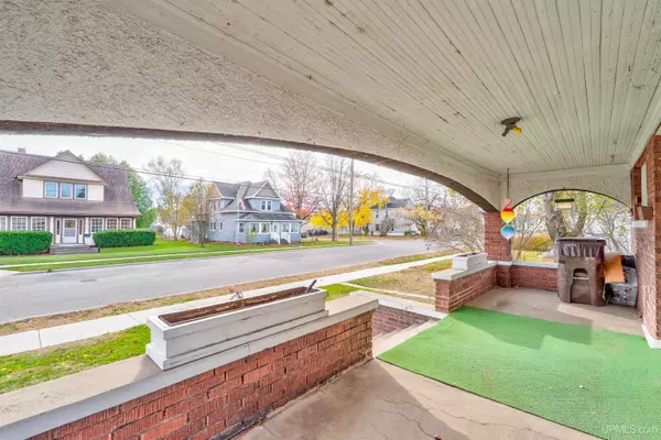 Manistique, MI 49854,608 Oak Street