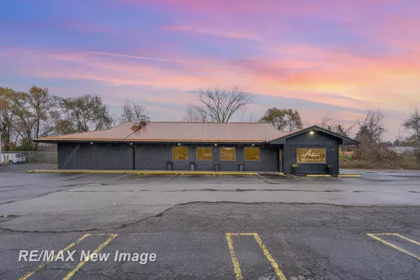 1716 W WACKERLY Street, Midland, MI 48640