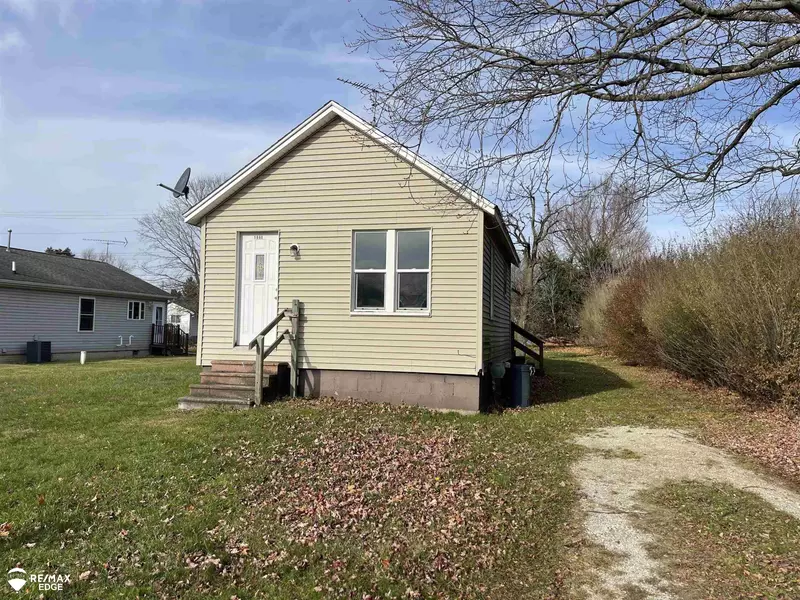 5660 Benson Avenue, Otter Lake, MI 48464