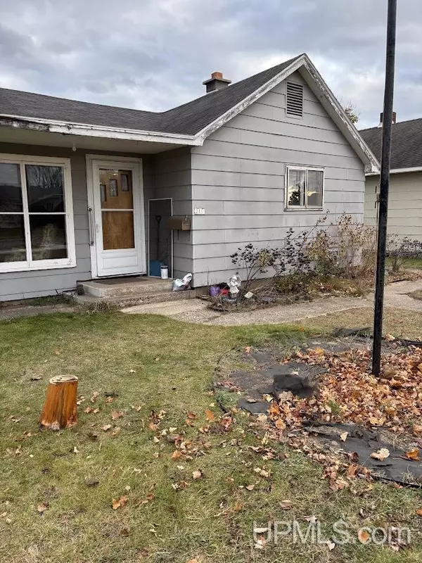 1430 N 19th Street,  Escanaba,  MI 49829