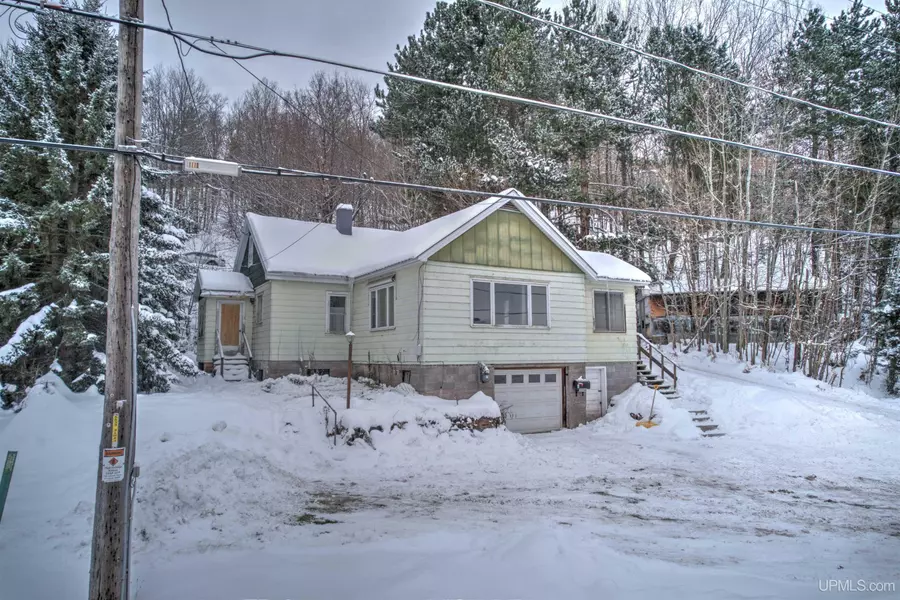 21108 Royce Road, Hancock, MI 49930