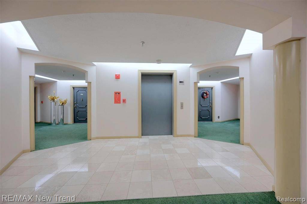 Novi, MI 48377 3434,43000 12 Oaks Crescent Drive