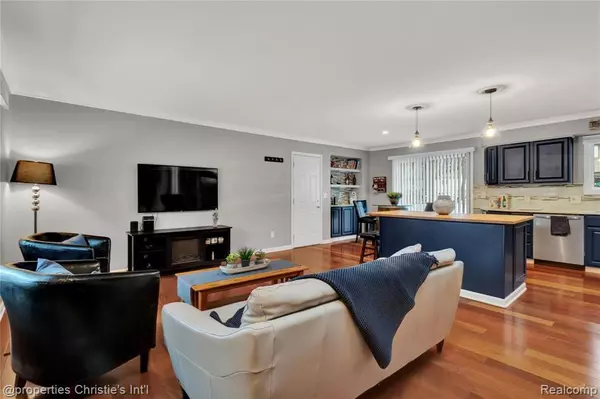 West Bloomfield, MI 48324 3656,2481 SUNSET TERRACE LANE
