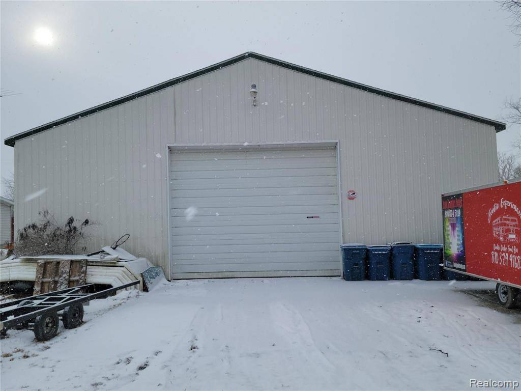 Fenton, MI 48430 9762,3231 RAY Road