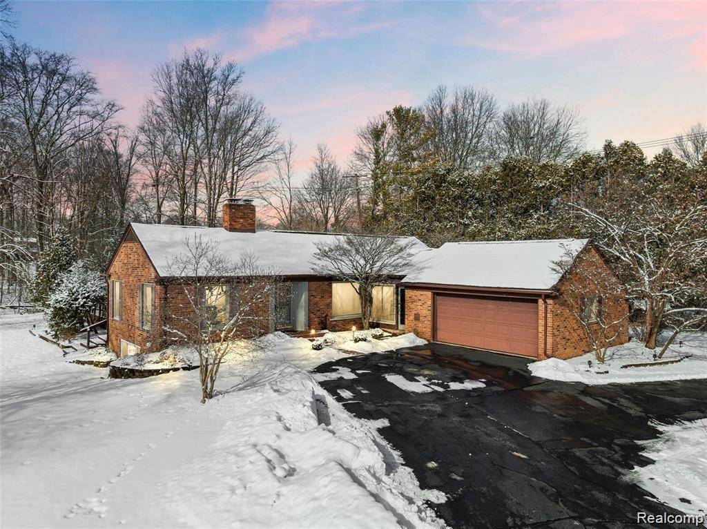 1020 FOX CHASE Road, Bloomfield Hills, MI 48301 4156