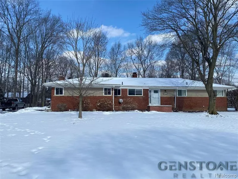 28453 QUAIL HOLLOW Road, Farmington Hills, MI 48331 2752