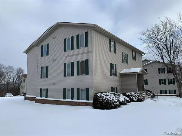 2067 WOODS LN UNIT 18, Petoskey, MI 49770 8071