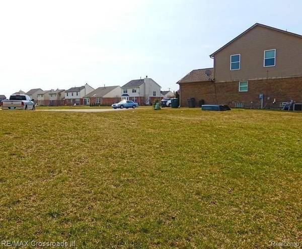 39 MORROSS Circle, Dearborn, MI 48126 2395