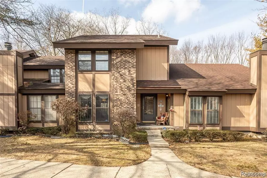 25189 GREENBROOKE Drive, Southfield, MI 48033 5223