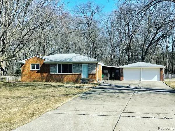 Clarkston, MI 48346 2209,6636 ALMOND LANE