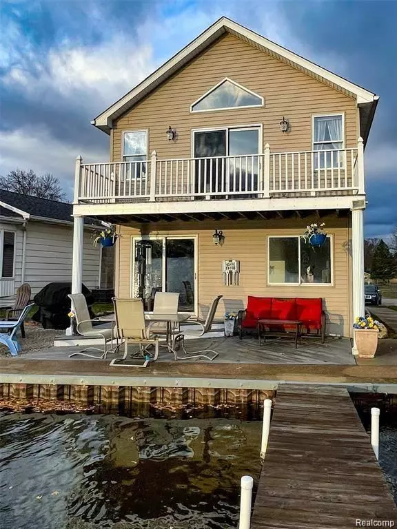 141 Bennett Drive,  Michigan Center,  MI 49254 1215