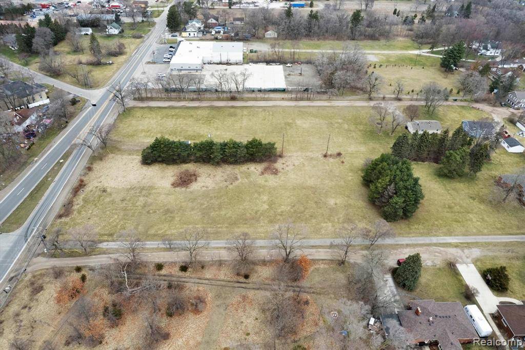 Shelby Twp, MI 48317 4201,5765 AUBURN Road