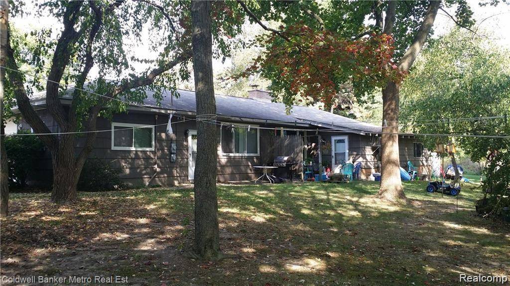 6741 HIGHLAND Road, Waterford, MI 48327 1681