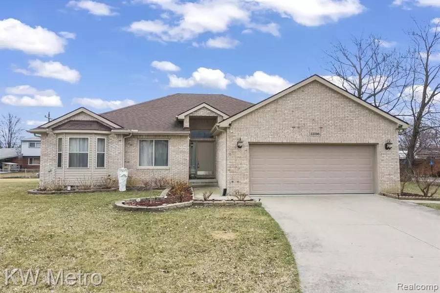 33096 GLENGARY Court, Sterling Heights, MI 48310 6413