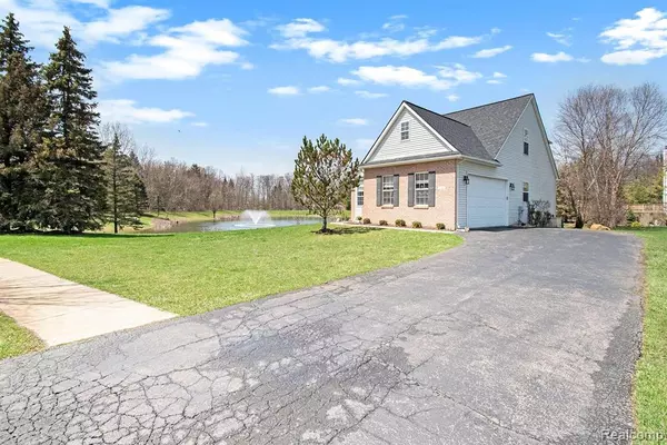 Howell, MI 48843 7164,1322 Woodland Springs Drive