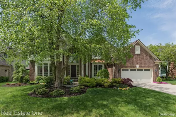 Rochester Hills, MI 48306 3787,3642 HOLLENSHADE Drive