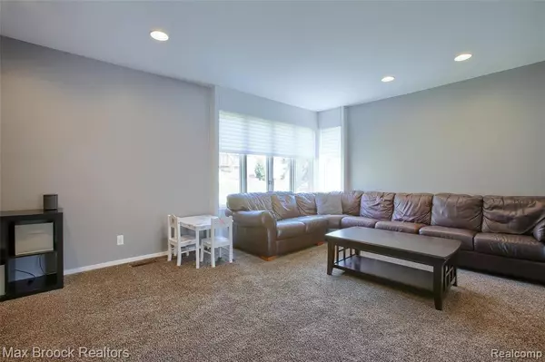 West Bloomfield, MI 48323 3576,3029 BLOOMFIELD PARK Drive