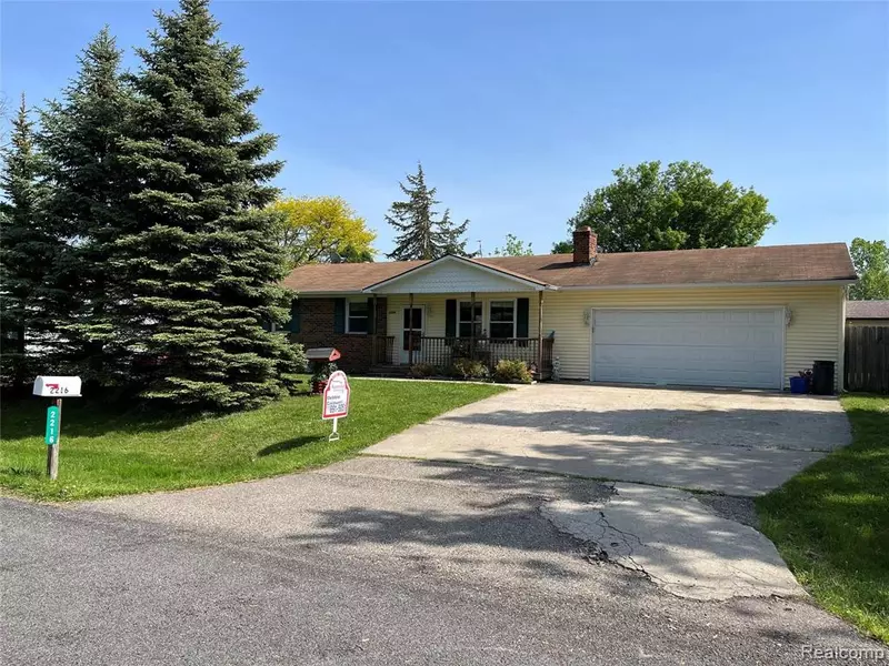 2216 Dudley Street, Burton, MI 48529