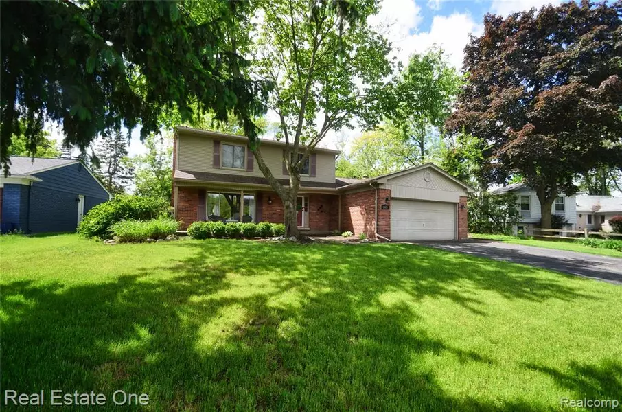 2977 WALMSLEY CIRCLE Drive, Lake Orion, MI 48360 1647