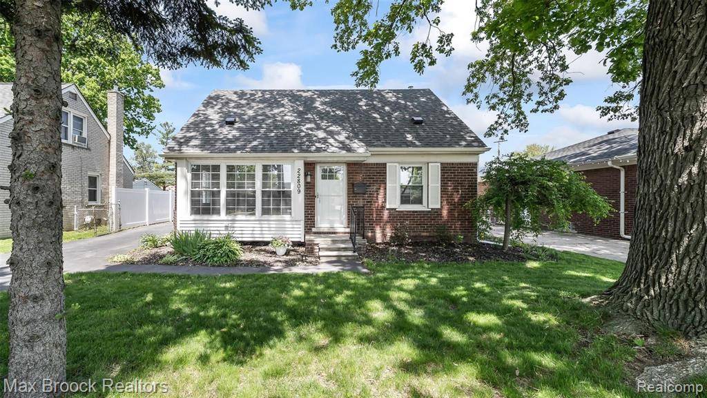 Saint Clair Shores, MI 48080 3864,22809 ROSEDALE Street