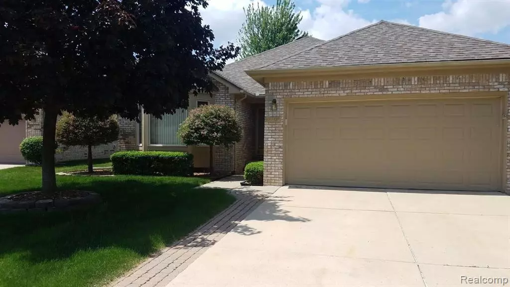 17909 POINTE Court, Clinton Township, MI 48038 4840