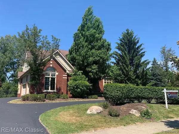 6726 Carlyle Crossing, West Bloomfield, MI 48322 3026