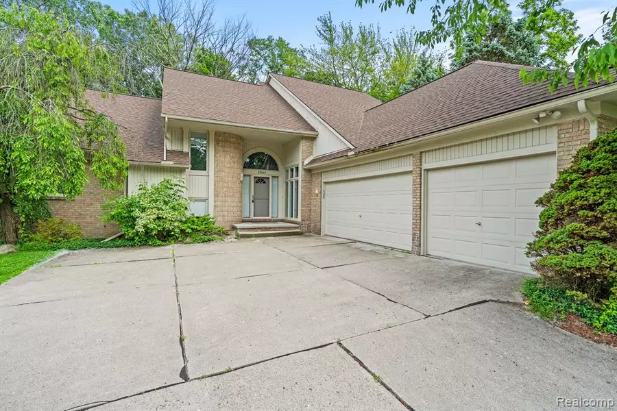 28867 HIDDEN Trail, Farmington Hills, MI 48331 2984