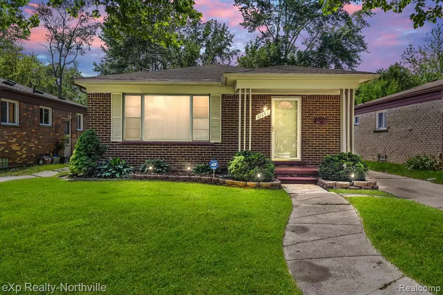 22031 CLOVERLAWN Street, Oak Park, MI 48237 2634