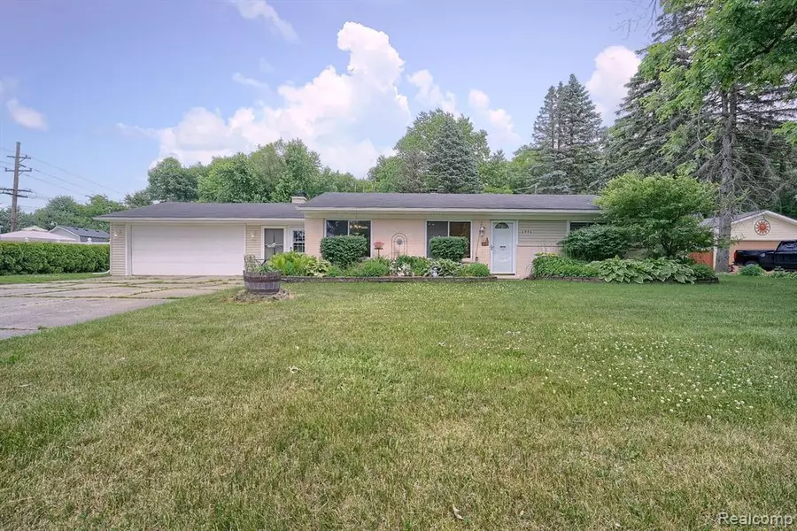 5976 MARY SUE Street, Clarkston, MI 48346 3258