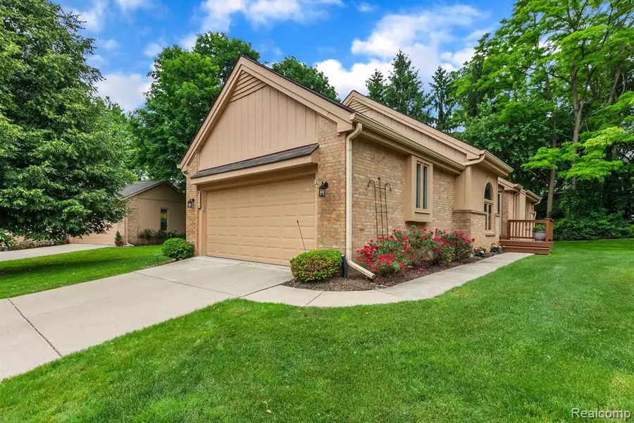 21745 RIVER RIDGE Trail, Farmington Hills, MI 48335 4634