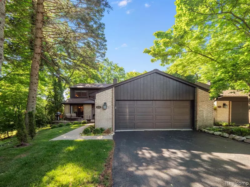 1926 OAK CLIFF Drive, Bloomfield Hills, MI 48302 1741