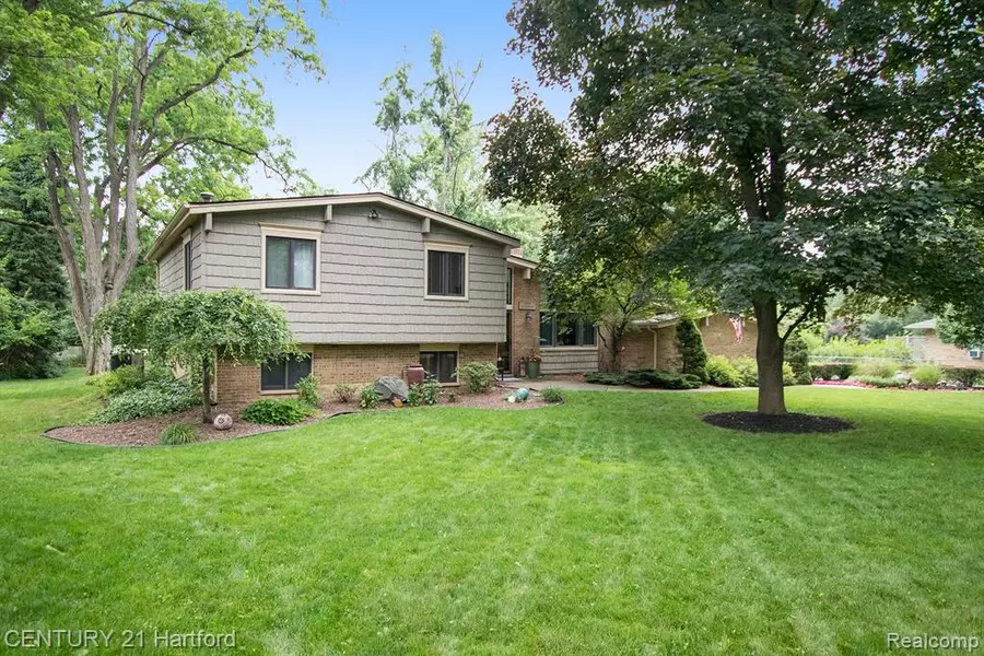 26400 Springland Street, Farmington Hills, MI 48334 4746