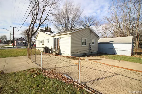 Taylor, MI 48180 1384,5985 MAYFAIR Street