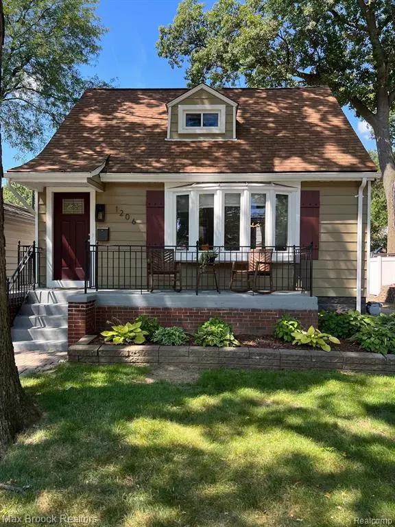 1206 MCLEAN Avenue, Royal Oak, MI 48067 3492