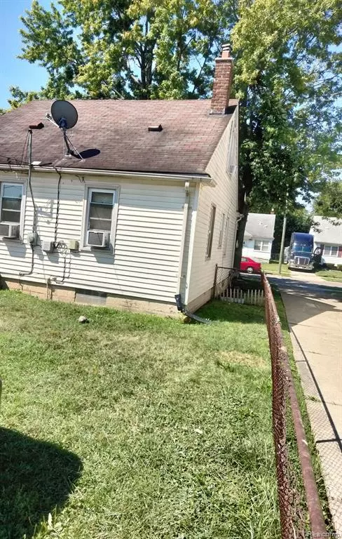 Detroit, MI 48228 2828,8258 PIERSON Street