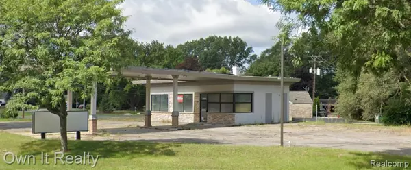 Wolverine Lake, MI 48390 2127,2355 S COMMERCE Road