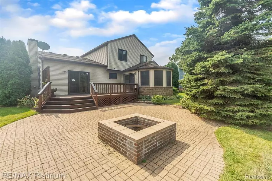 3477 PINE CREEK Drive, Brighton, MI 48114 8694