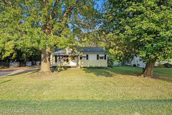 2083 CHRISTNER Street, Burton, MI 48519 1001