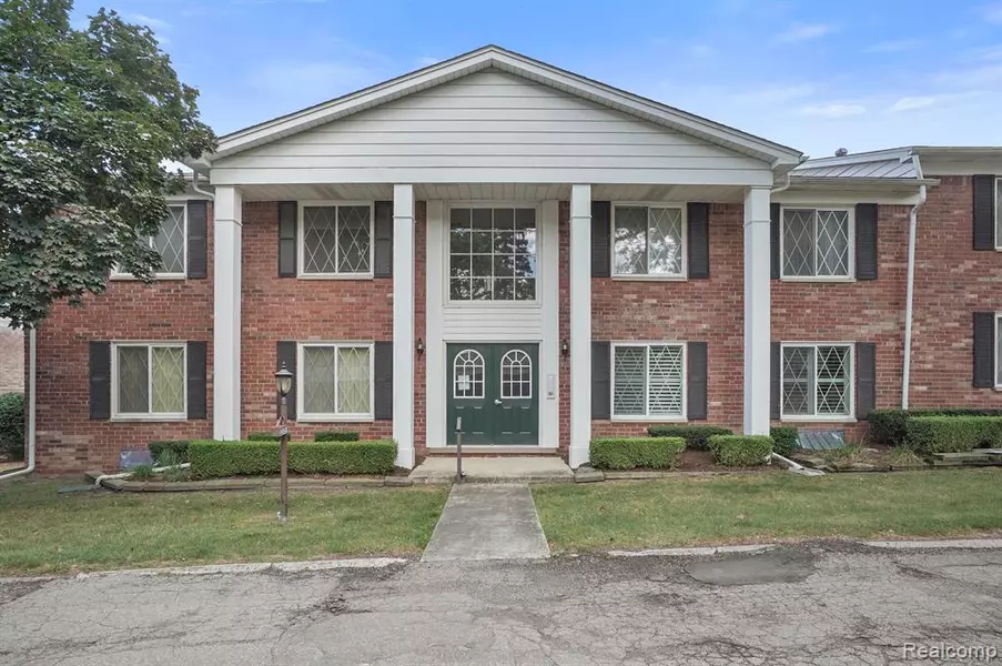 2375 MULBERRY Square, Bloomfield Hills, MI 48302 0693