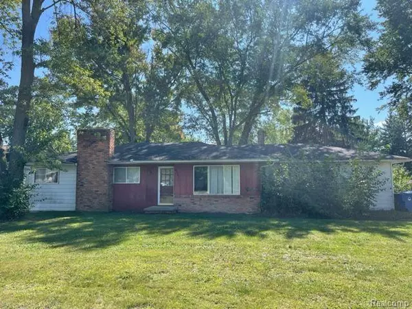 6367 ADAMSON Drive, Waterford, MI 48329 3005