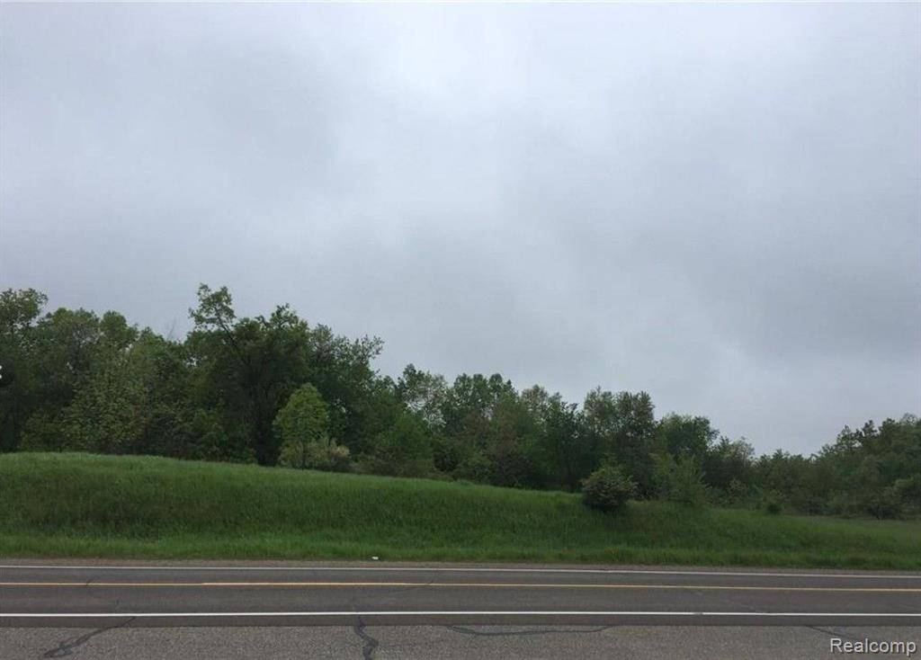 000 N LAPEER Road, Columbiaville, MI 48421