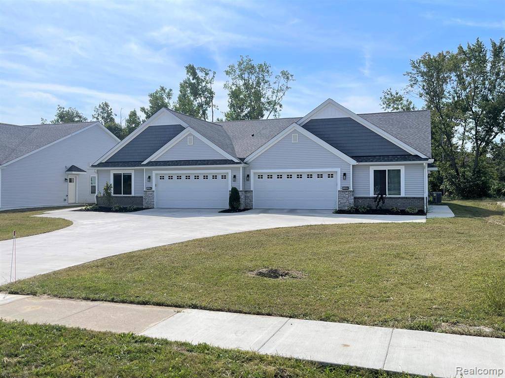 South Lyon, MI 48178 9233,61309 11 MILE Road